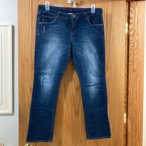 EUC Levi’s Slim Straight Jeans
